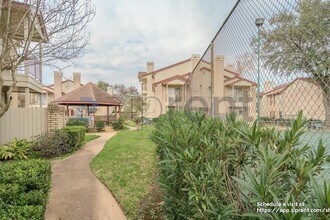 2120 El Paseo St in Houston, TX - Foto de edificio - Building Photo