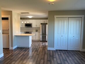 560 Marisa St in Nanaimo, BC - Building Photo - Building Photo