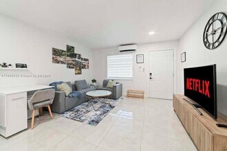 2320 SW 18th Terrace, Unit 2 in Fort Lauderdale, FL - Building Photo - Building Photo