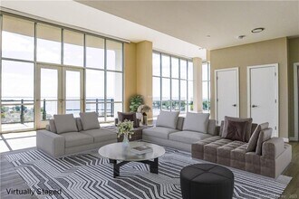 2 Hbr Pt Rd S in Stamford, CT - Building Photo - Building Photo