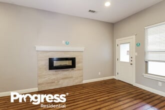 1219 Saturn Dr in Cedar Hill, TX - Foto de edificio - Building Photo