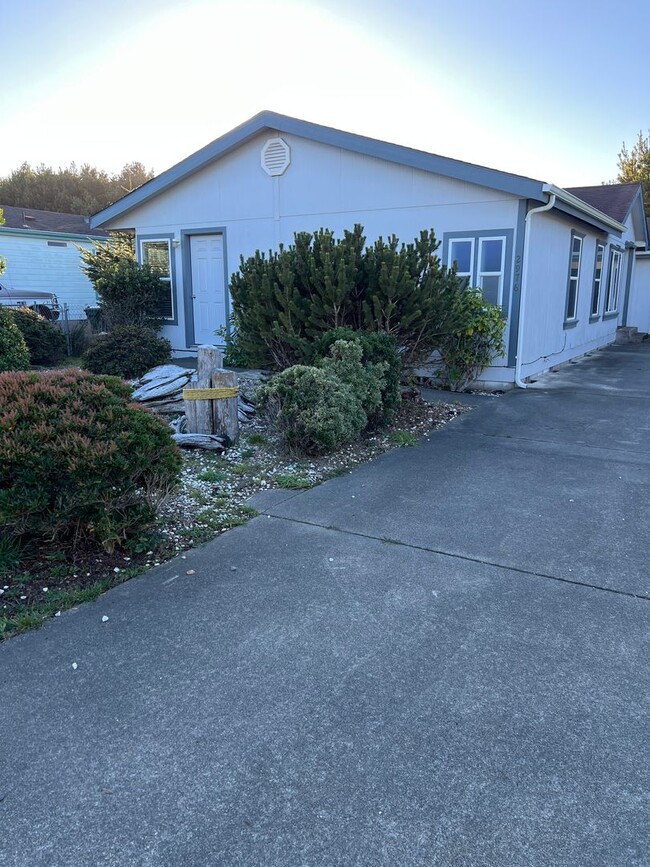 2976 Spinnaker Dr in Bandon, OR - Building Photo - Building Photo