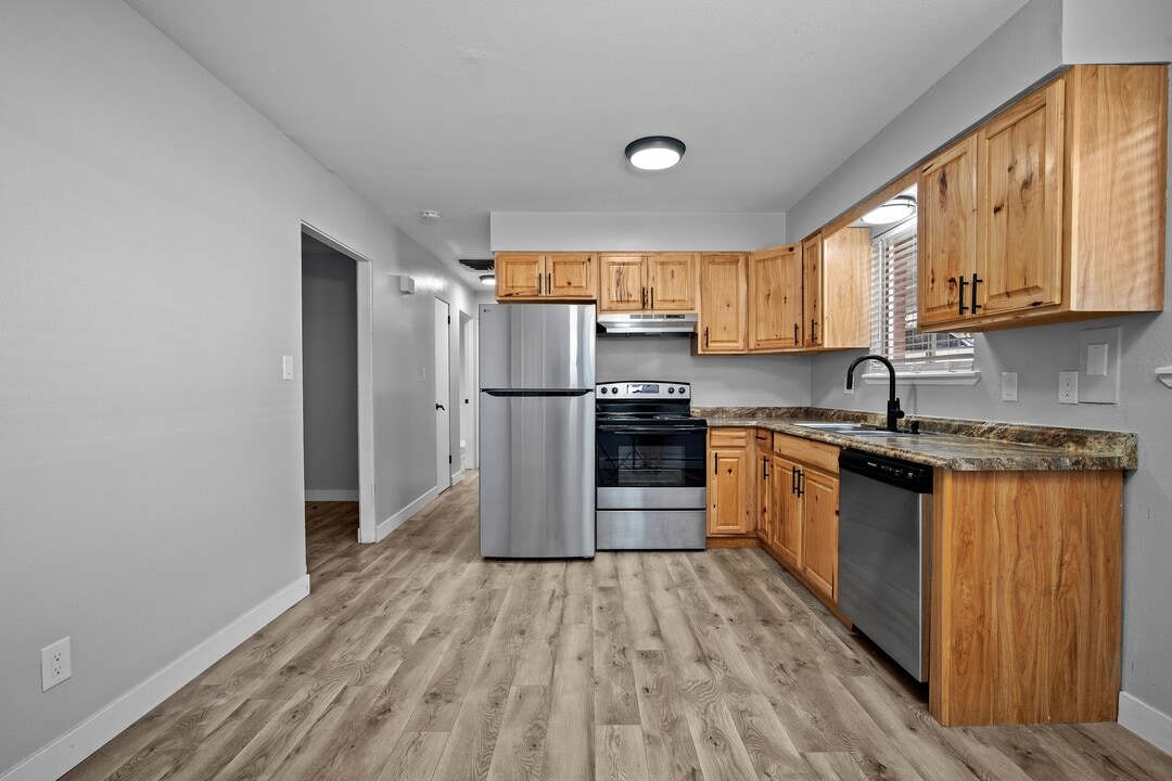 1074 Cedar Way in Fruita, CO - Building Photo