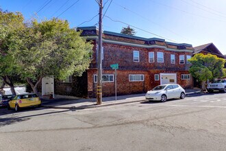 40 Cottage Ave in Richmond, CA - Building Photo - Building Photo