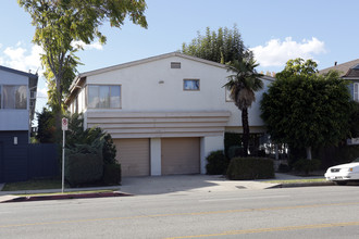 4535 Hazeltine Ave in Sherman Oaks, CA - Building Photo - Primary Photo