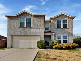 1227 Wenatchee Dr in Krum, TX - Building Photo