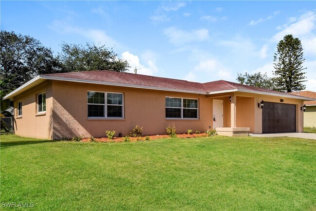 1326 SW 10th Pl in Cape Coral, FL - Building Photo - Building Photo