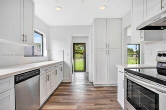 8931 SW 182nd Terrace in Palmetto Bay, FL - Building Photo - Building Photo