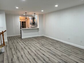 1550 Northern Neck Dr, Unit 102 in Vienna, VA - Foto de edificio - Building Photo