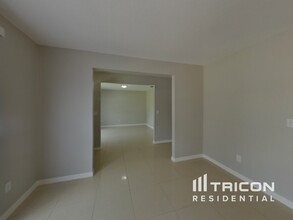 2504 Orange Tree Dr in Edgewater, FL - Building Photo - Building Photo