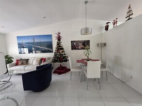 7635 NW 181st St in Hialeah, FL - Building Photo - Building Photo