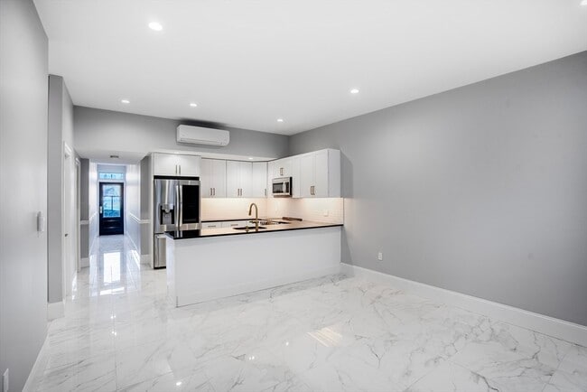 279 Beacon St, Unit R in Boston, MA - Building Photo - Building Photo