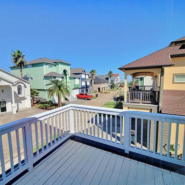 131 Starboard Dr in San Leon, TX - Building Photo - Building Photo