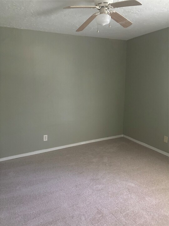 4830 Van Fleet St in Houston, TX - Building Photo