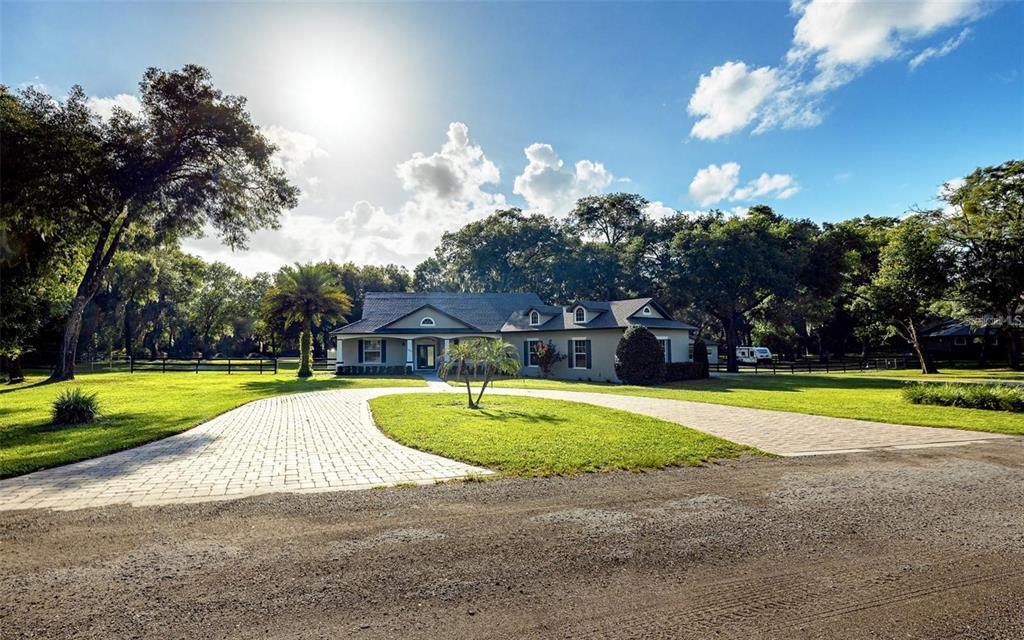 1185 Winding Oaks Dr in DeLand, FL - Building Photo