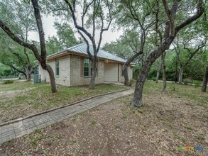510 Maricopa Dr in Canyon Lake, TX - Building Photo - Building Photo