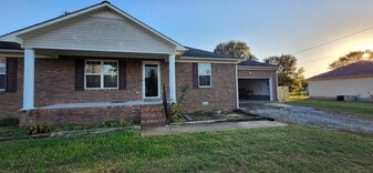 2308 Forrest Fields Dr in Chapel Hill, TN - Building Photo