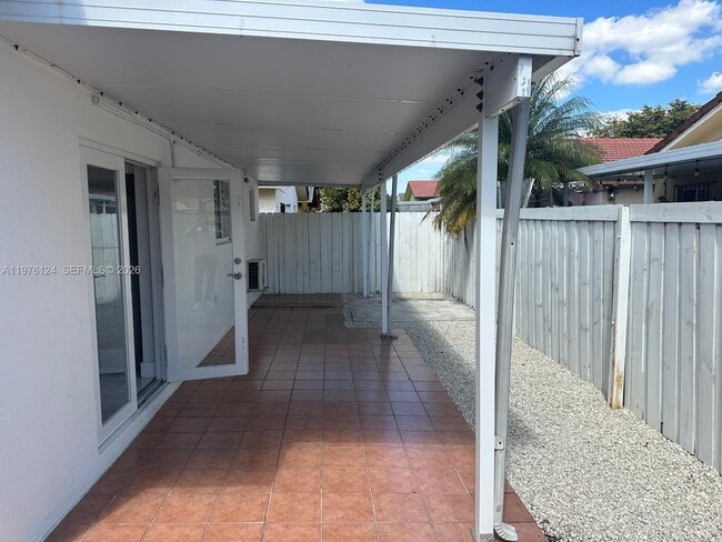 7685 W 30th Ln in Hialeah, FL - Building Photo - Building Photo
