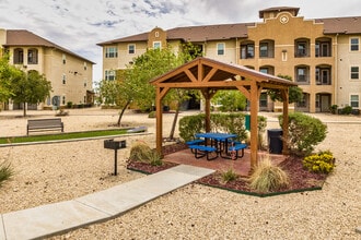 Sunset Lodge in Odessa, TX - Building Photo - Building Photo