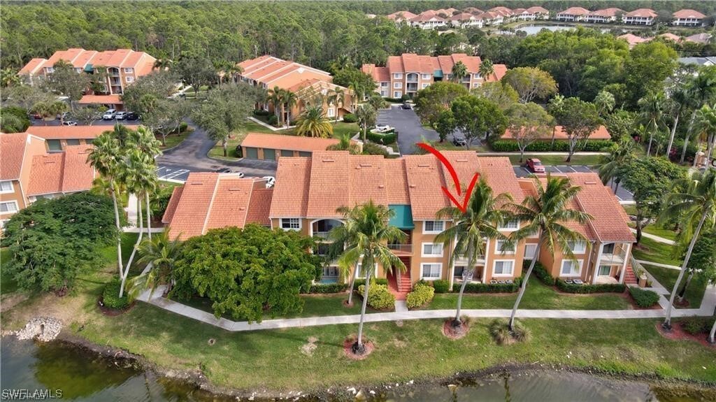 1275 Wildwood Lakes Blvd in Naples, FL - Foto de edificio