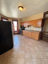 327 Ash St in Jefferson City, MO - Building Photo - Building Photo