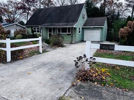 891 Raleigh Dr in Toms River, NJ - Building Photo