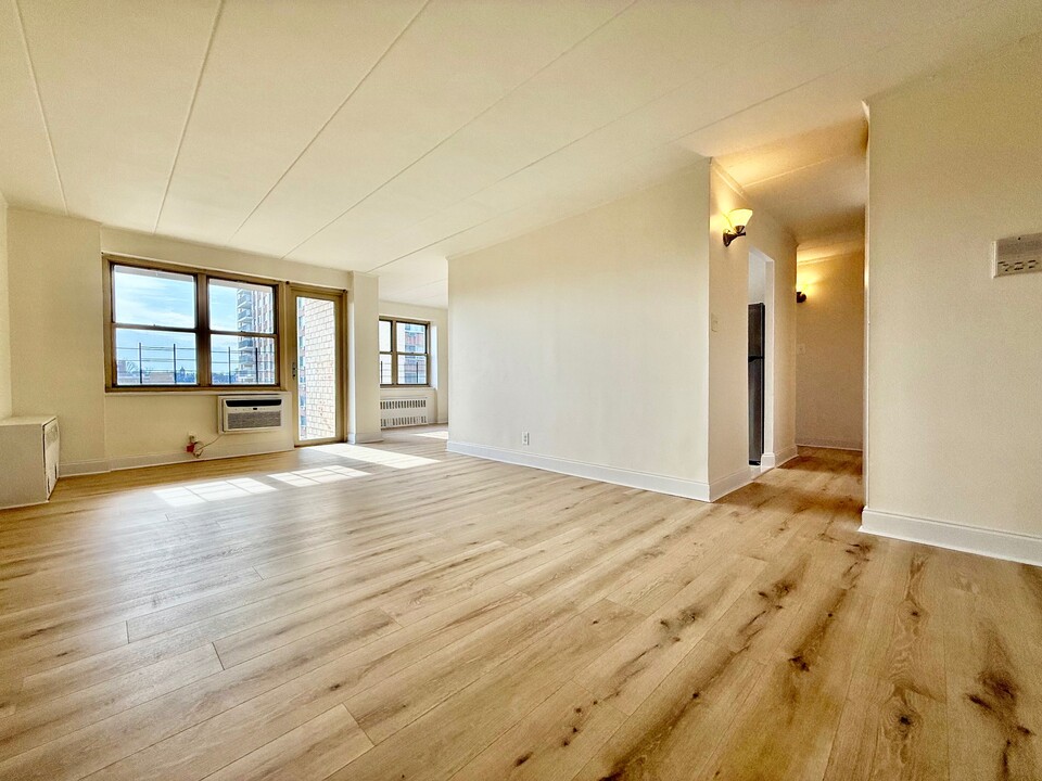 30 Park Ave in Mount Vernon, NY - Building Photo