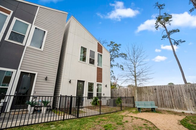 594 Janisch Rd in Houston, TX - Building Photo - Building Photo