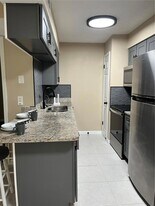 211 Thorntree Pl, Unit 211 in Brandon, FL - Building Photo