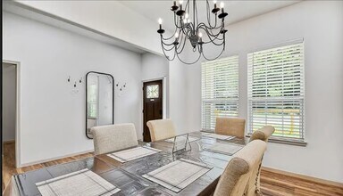 210 Cottage St in Seguin, TX - Building Photo - Building Photo