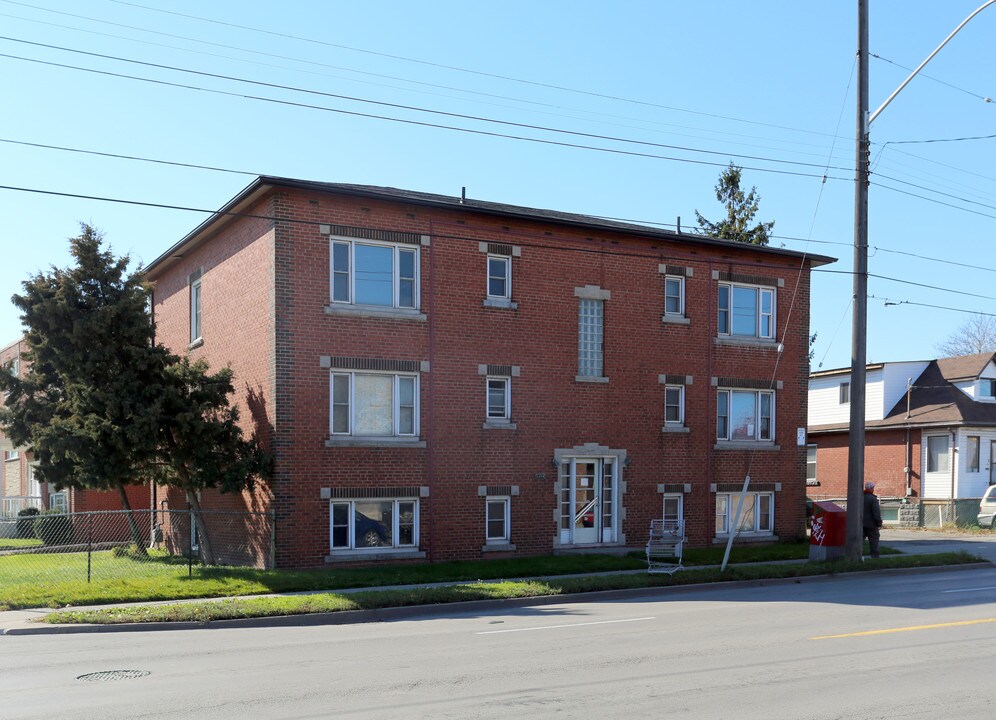 1454 Barton St E in Hamilton, ON - Building Photo