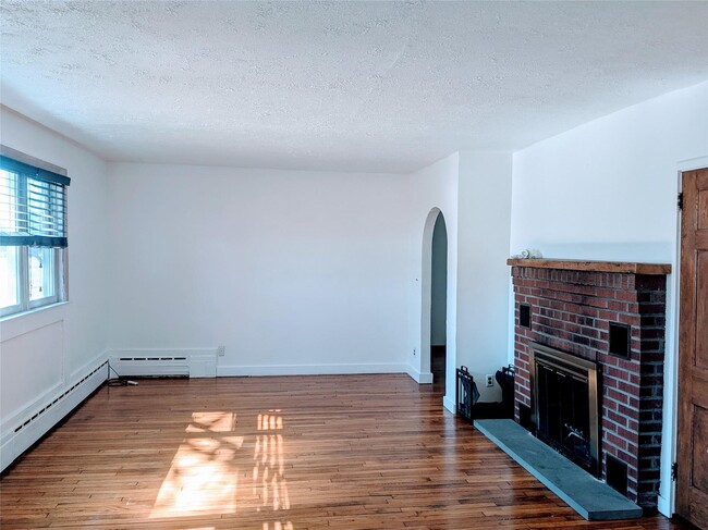 930 Tooker Ave in West Babylon, NY - Building Photo - Building Photo