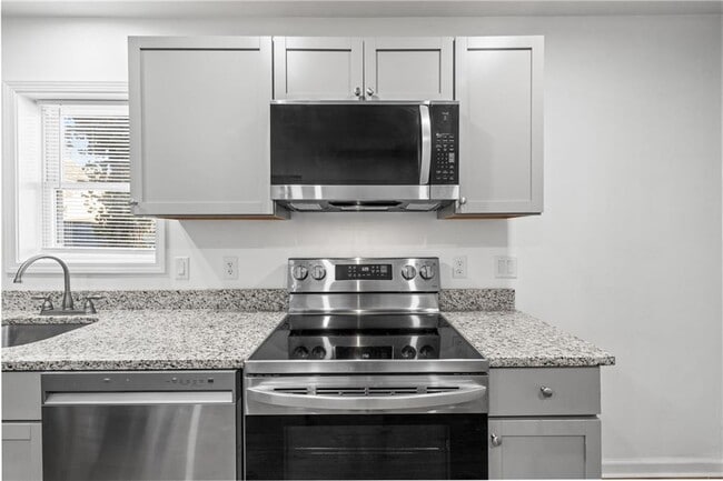142 Chad Brown St in Providence, RI - Building Photo - Building Photo