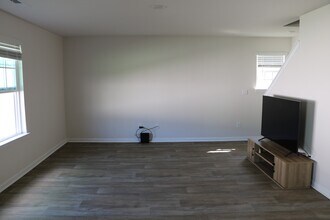 901 Riverstone Dr in Greenville, NC - Building Photo - Building Photo