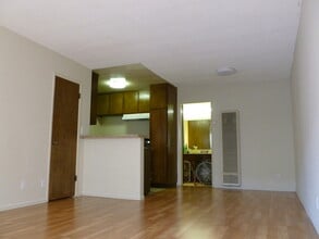 15001 Condon Ave in Lawndale, CA - Foto de edificio - Building Photo