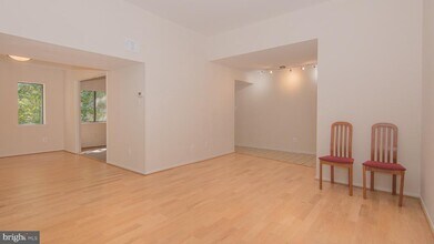 1665 Parkcrest Cir in Reston, VA - Building Photo - Building Photo