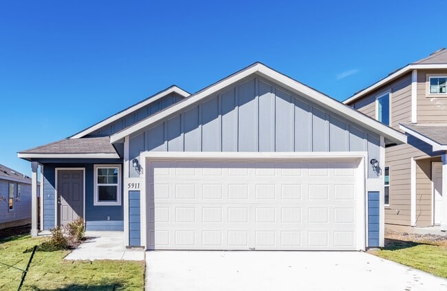 property at 5911 Rolling Gln