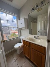 129 Main St, Unit B in East Haven, CT - Foto de edificio - Building Photo