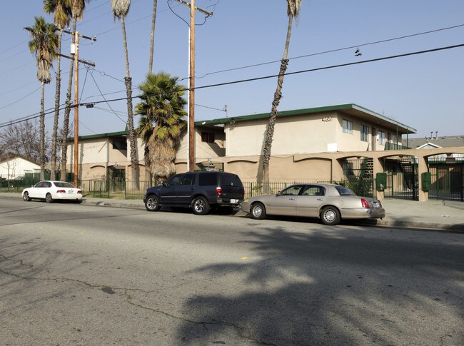 1464 S. Palomares in Pomona, CA - Foto de edificio - Building Photo