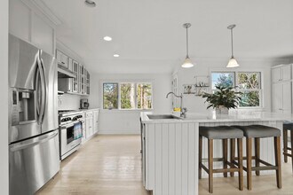 6 Meadowbank Rd in Greenwich, CT - Building Photo - Building Photo