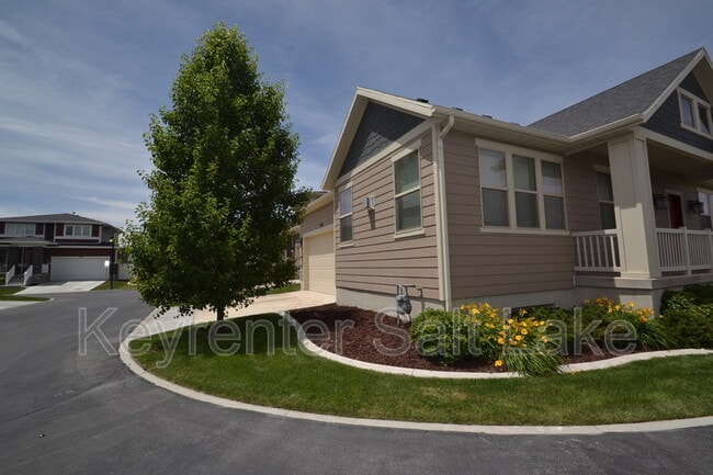 938 Rebecca View Dr in Midvale, UT - Building Photo - Building Photo