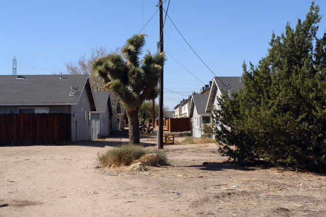 A in Hesperia, CA - Building Photo - Building Photo