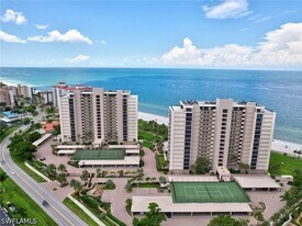 10851 Gulf Shore Dr in Naples, FL - Building Photo