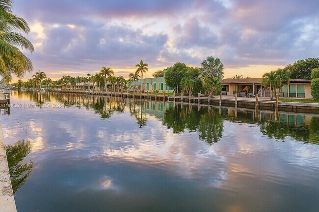 1100 Pine Dr in Pompano Beach, FL - Building Photo - Building Photo