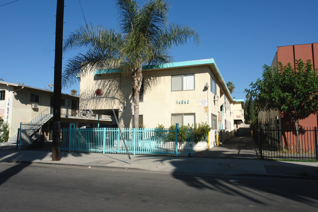 14643 Calvert St in Van Nuys, CA - Building Photo