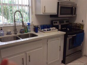 7310 SW 82nd St in Miami, FL - Building Photo - Building Photo