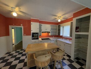 302 Decelle St in Jackson, MS - Building Photo - Building Photo