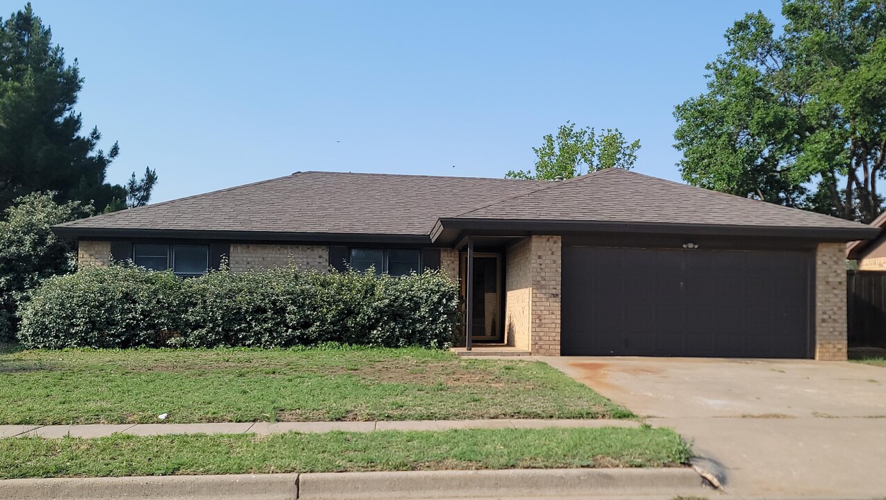 5411 96th St in Lubbock, TX - Building Photo