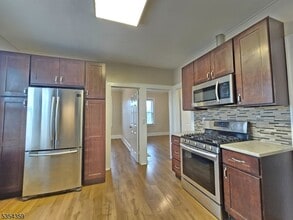926 Meredith Ave in Elizabeth, NJ - Building Photo - Building Photo