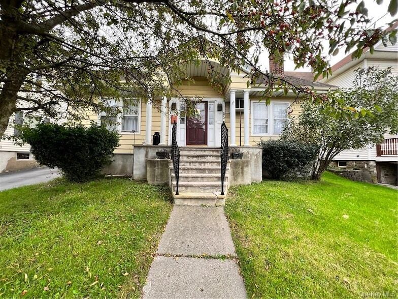 65 Monhagen Ave in Middletown, NY - Foto de edificio